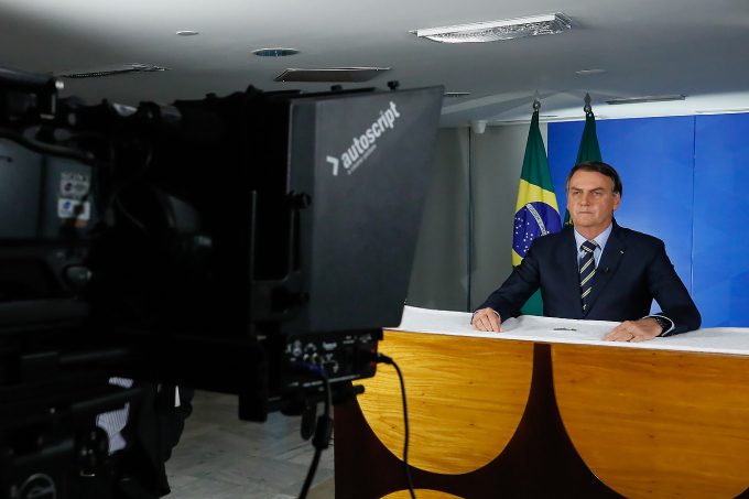 Coronavírus: Contra fala de Bolsonaro, estados anunciam que vão manter aulas suspensas