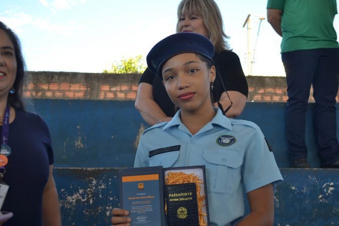 Aluna de colégio cívico-militar vence no Paraná o concurso de redação do Senado – Concursos Paraná – PR